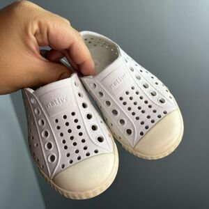 native Jefforson, white sandal shoes Size C5